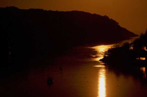 08 April 2020 - 21-31-37 
The moonrise reflection worked a treat.
--------------------
Kingswear moonrise over the river Dart.